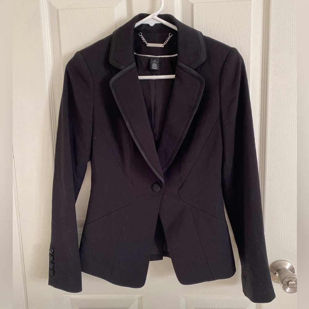 WHITE HOUSE BLACK MARKET Black Long Sleeved Blazer w/Button Detail, Size 00